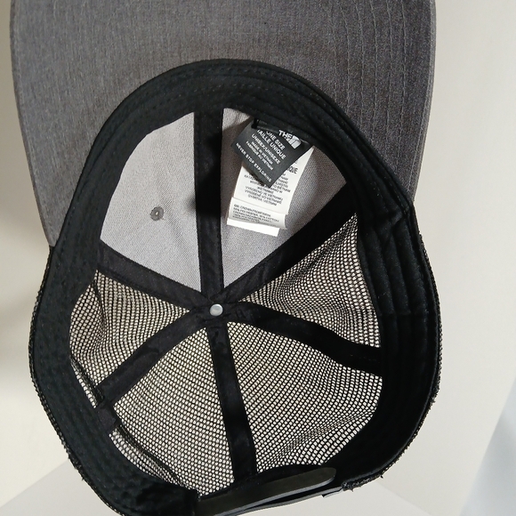 THE  NORTH FACE ADJUSTABLE SNAPBACK TRUCKER/MESH HAT/CAP - Picture 5 of 5